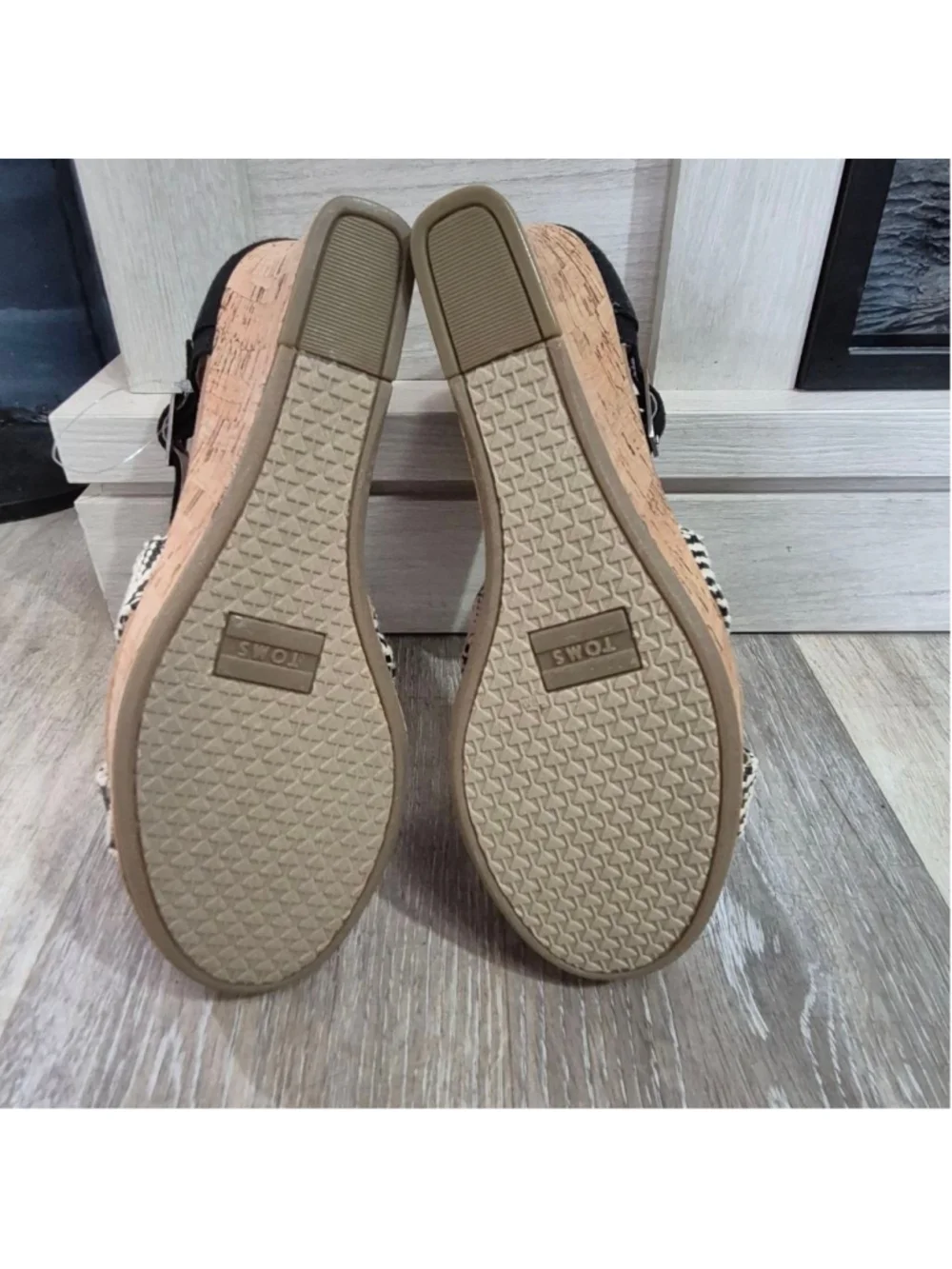 Women's TOMS Black & Beige Cork Wedge Sandals Size 7.5 nwot